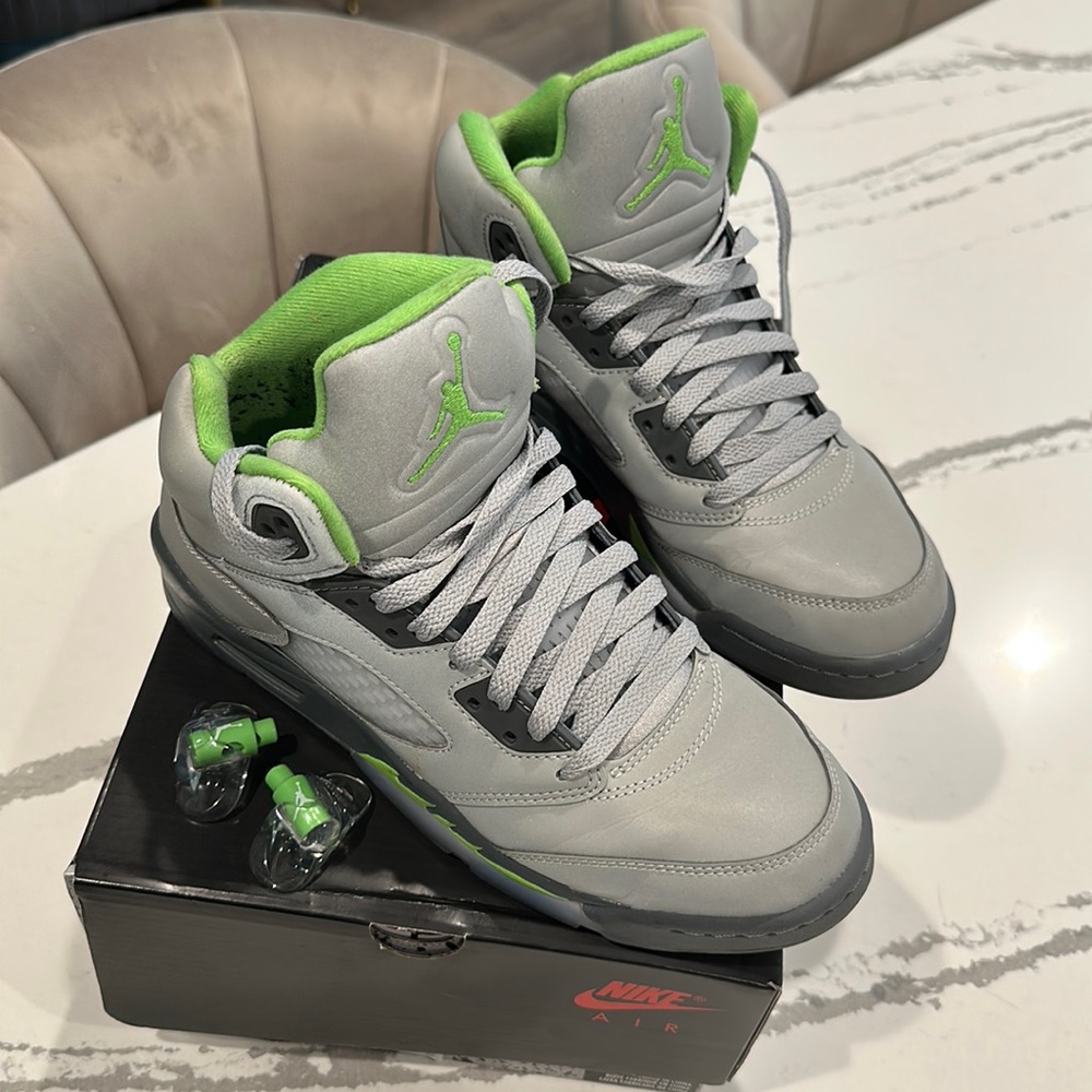 Air Jordans 5 Retro size 7y